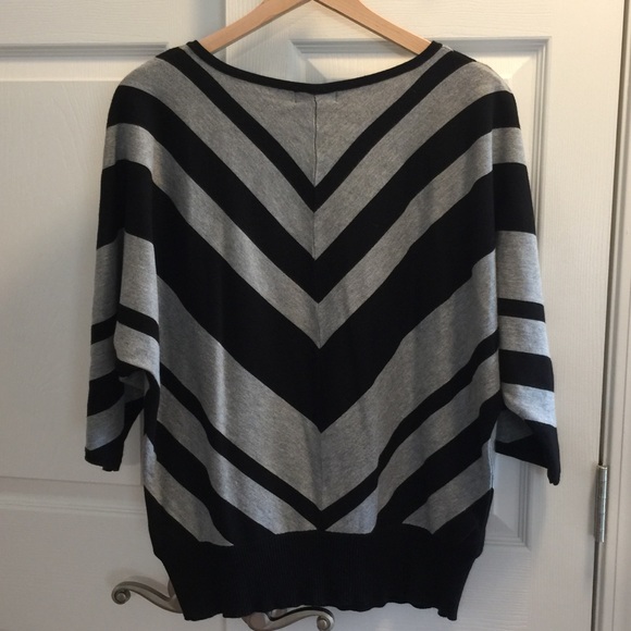 Black and Grey V-Neck - Picture 3 of 6